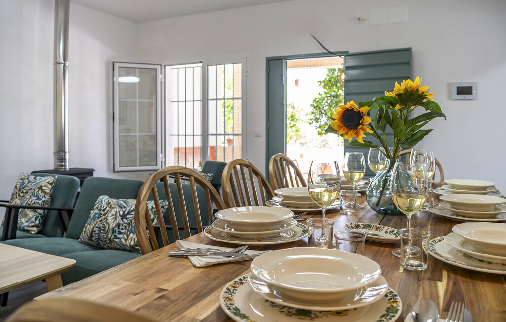 Mesa de comedor preparada para grupo